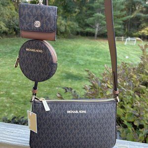 NWT Michael Kors Travel Small Crossbody With Tech Attached Leathe…